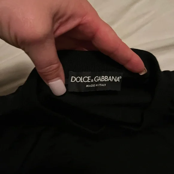 Men’s Dolce & Gabbana sweater, like new, no flaws. Fits like 2XL, light knit.